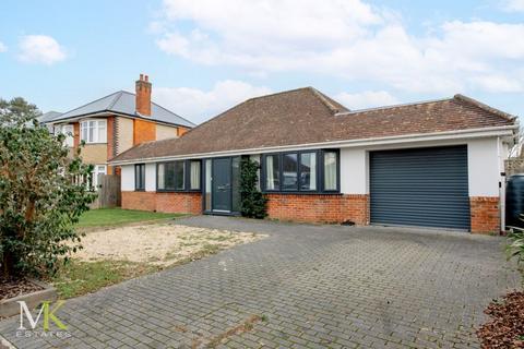 3 bedroom detached bungalow for sale, Oak Avenue, Christchurch BH23