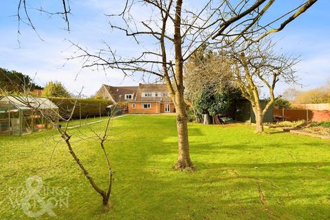 4 bedroom chalet for sale, St. Marys Close, Great Plumstead, Norwich