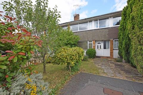 3 bedroom end of terrace house for sale, Gauvain Close, Alton