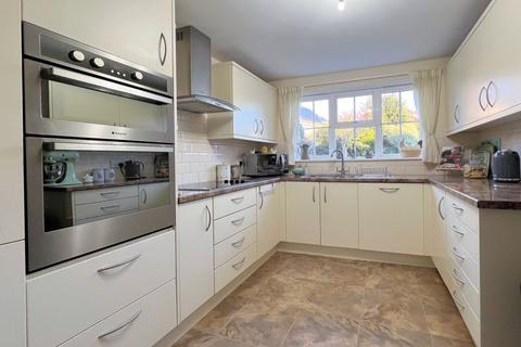 4 bedroom detached house for sale, Lancaster Close, Hamstreet