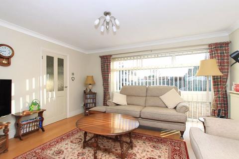 16 Branksome Close, Hemel Hempstead, HP2 7AG