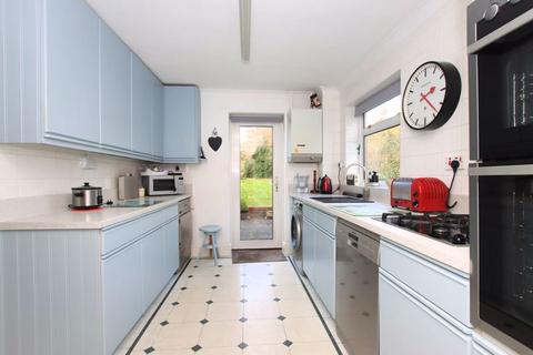 16 Branksome Close, Hemel Hempstead, HP2 7AG