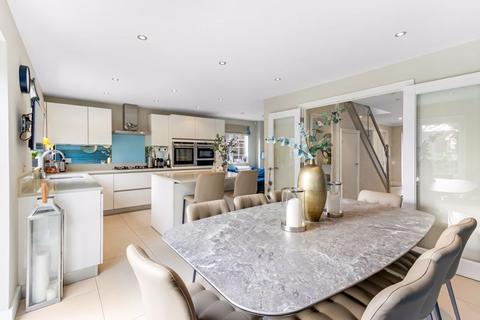 3 Sell Close, Cheshunt, Waltham Cross, EN7 6XE