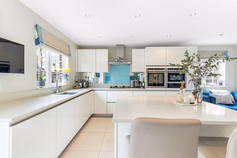3 Sell Close, Cheshunt, Waltham Cross, EN7 6XE