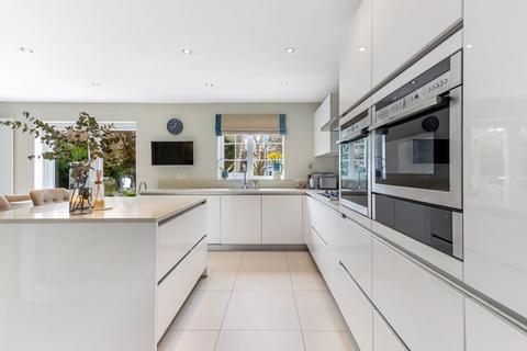 3 Sell Close, Cheshunt, Waltham Cross, EN7 6XE