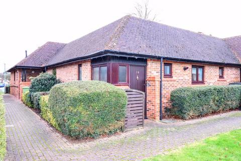 2 bedroom bungalow for sale - Knowles Green, Milton Keynes