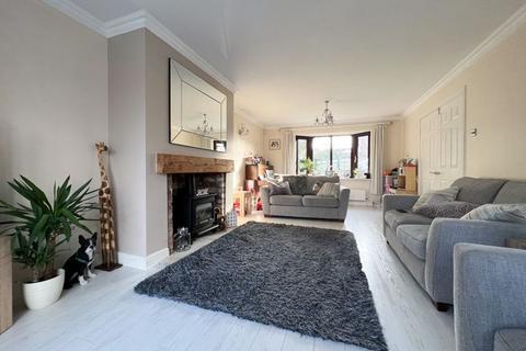 12 Ferndale Close, Werrington, Stoke-on-trent, ST9 0PW