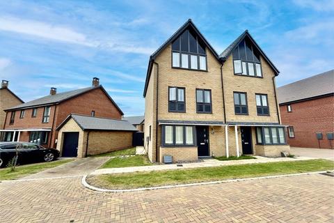 4 bedroom semi-detached house for sale, Decima Gardens, Dunstable