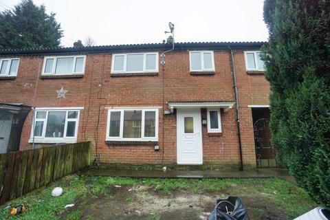 3 bedroom semi-detached house to rent, Kentmere Road, Breightmet