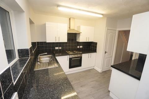 3 bedroom semi-detached house to rent, Kentmere Road, Breightmet