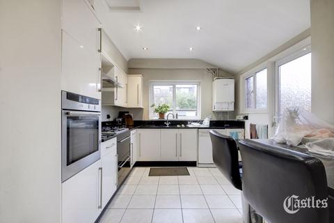 4 bedroom terraced house for sale, Spencer Avenue, London, N13