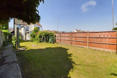 3 bedroom semi-detached house to rent, Napier Road, Gillingham