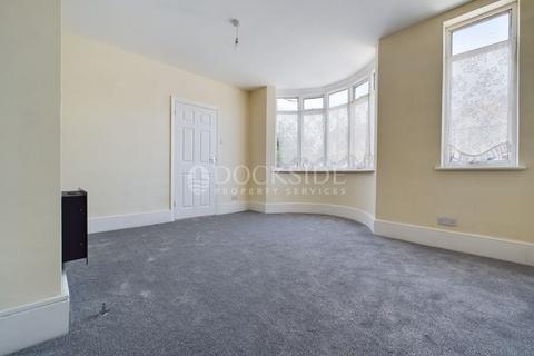 3 bedroom semi-detached house to rent, Napier Road, Gillingham