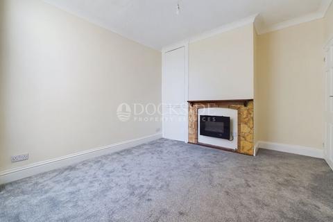 3 bedroom semi-detached house to rent, Napier Road, Gillingham