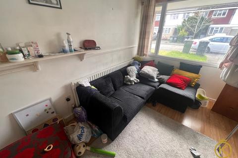 4 bedroom terraced house to rent, Guildford Park Avenue, Guildford