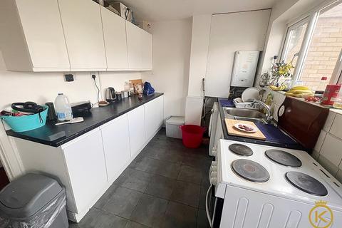 4 bedroom terraced house to rent, Guildford Park Avenue, Guildford