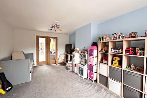 10 Abbots Road, Pershore, WR10 1LL