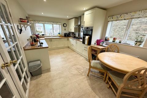 3 bedroom detached house for sale - Nab Wood Drive,  Nab Wood, Shipley, West Yorkshire