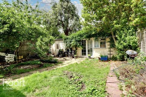 7 bedroom terraced house for sale, Kensington Gardens, Ilford