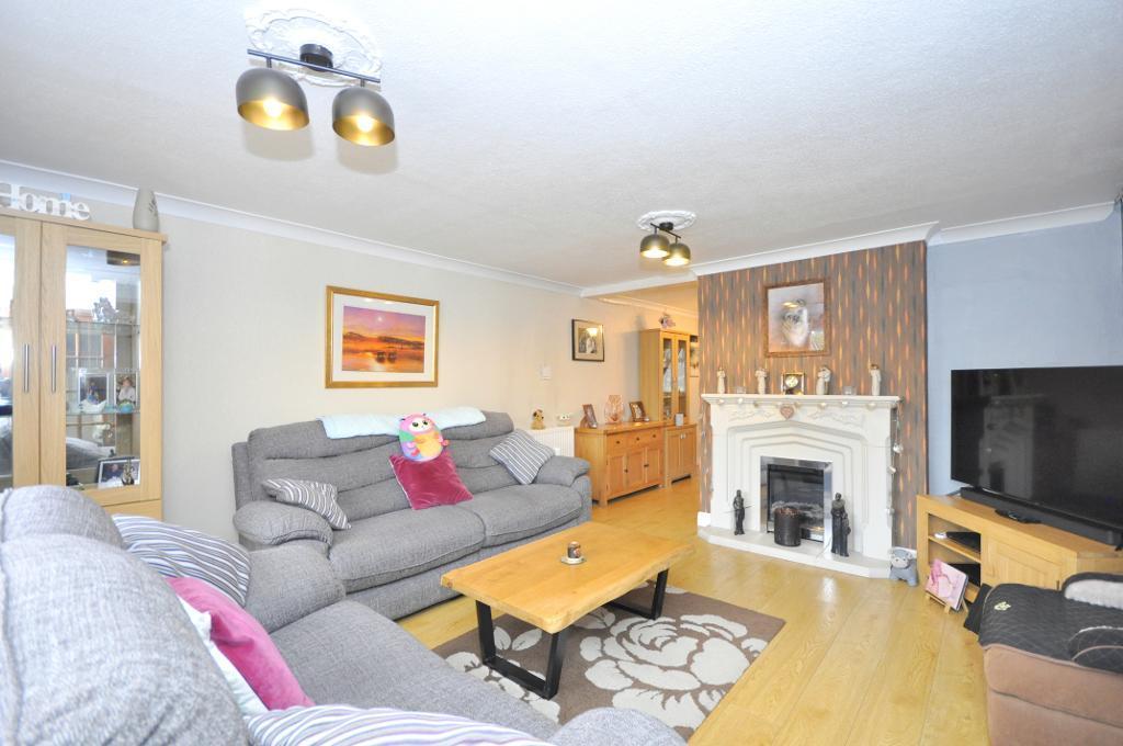 Spacious sitting room