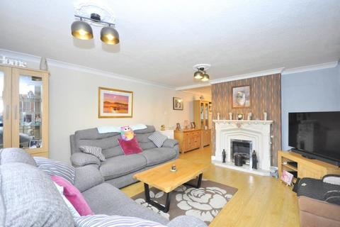 37 Heddington Close, Trowbridge, BA14 0LH