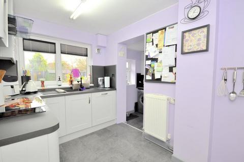 37 Heddington Close, Trowbridge, BA14 0LH