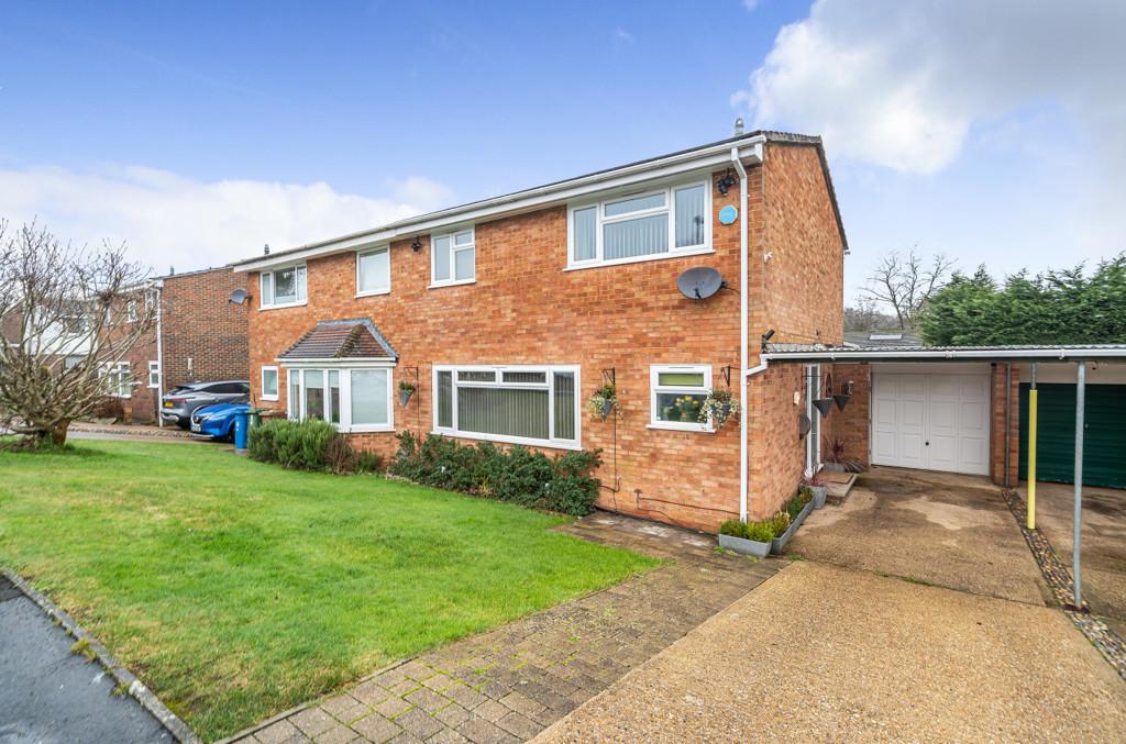 Wylam, Bracknell, Berkshire 3 bed semidetached house for sale £525,000