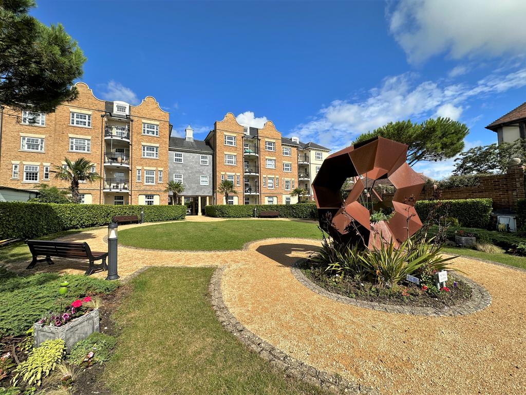 Christchurch Place, Sovereign Harbour North, Eastbourne, East Sussex 2 bed apartment to rent £