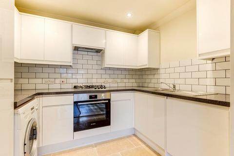 3 bedroom apartment to rent, Venner Close, Redhill, RH1
