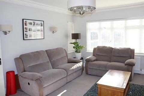 5 bedroom chalet to rent, Faraday Avenue, Sidcup, DA14