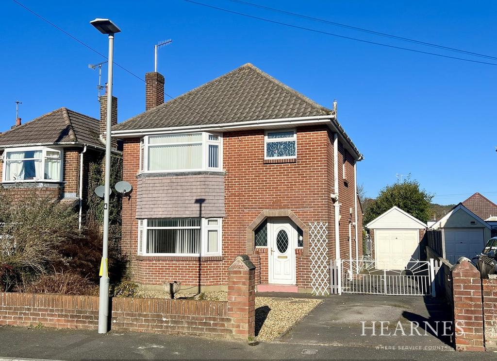 Apsley Crescent, Darbys Corner, Poole, BH17 3 bed detached house for