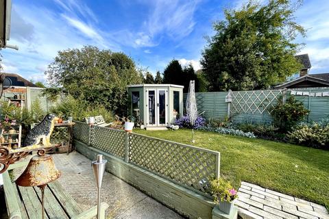 16 Broadfields Close, Gislingham, Eye, IP23 8HY