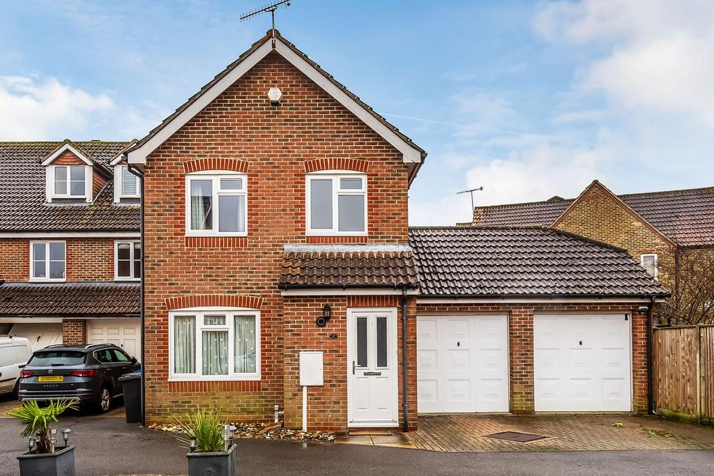 Tanners Mead, Edenbridge, TN8 3 bed link detached house for sale £425,000