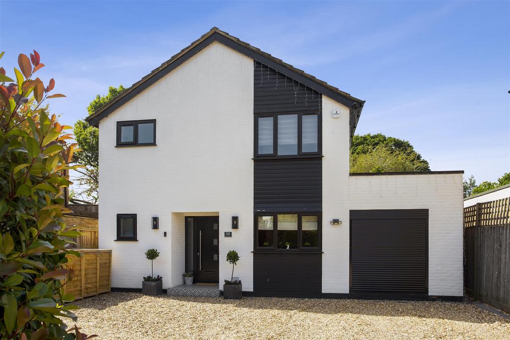 Richards Road, Stoke D'abernon, Cobham 4 bed detached house £1,050,000