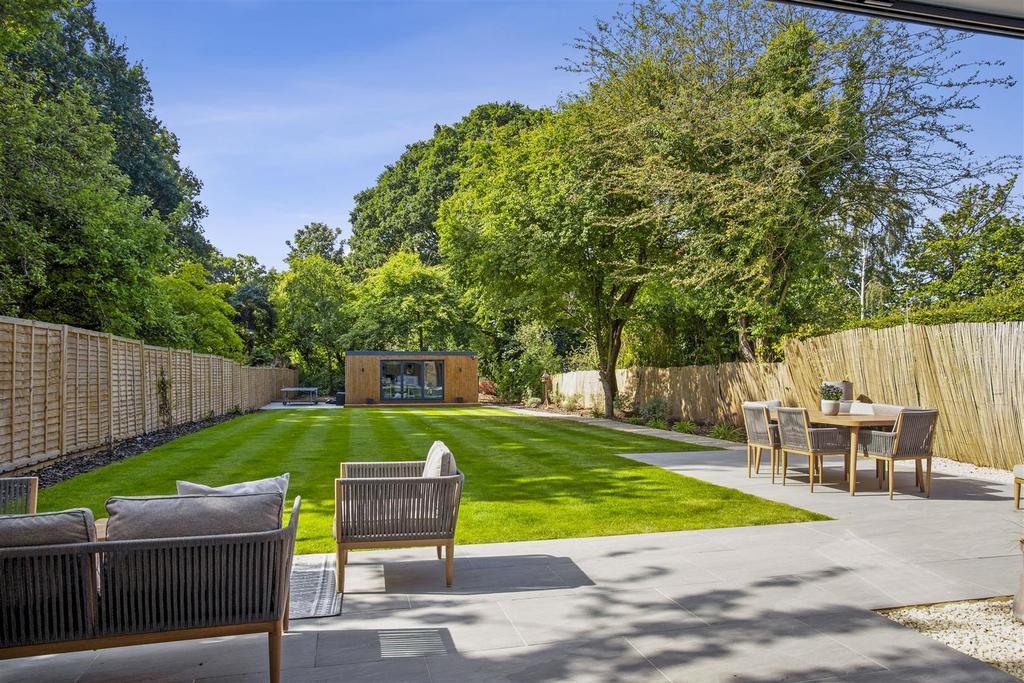 Richards Road, Stoke D'abernon, Cobham 4 bed detached house £1,050,000