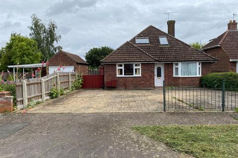 5 bedroom detached bungalow for sale, St. Peters Close, Stowmarket IP14