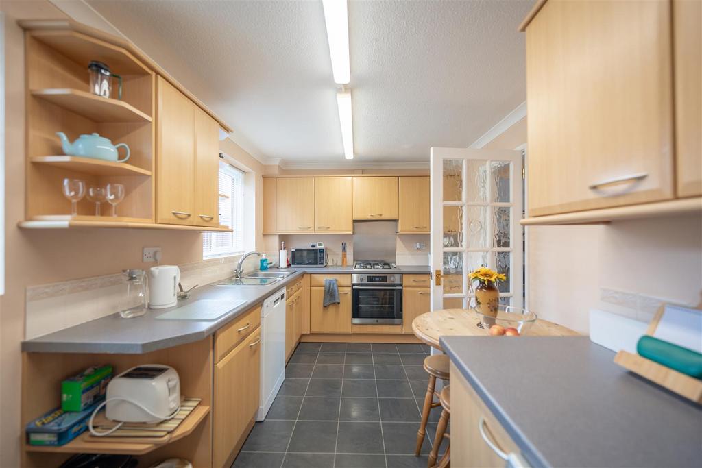 The Brickfields, Stowmarket IP14 4 bed detached house £385,000