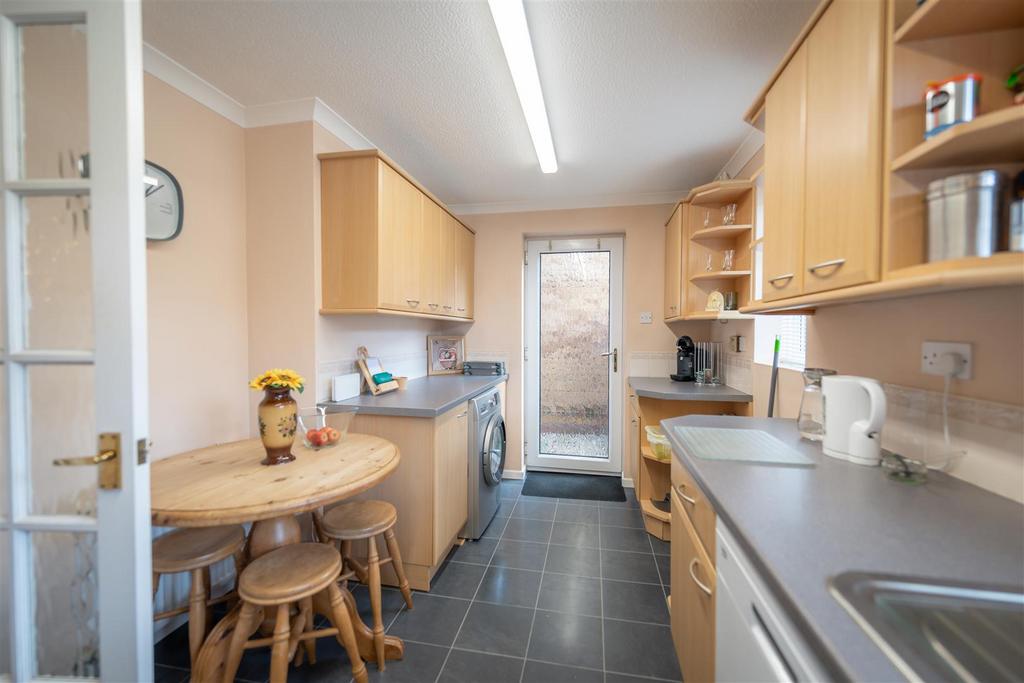 The Brickfields, Stowmarket IP14 4 bed detached house £385,000
