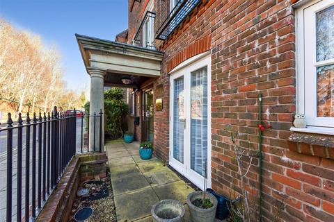 1 bedroom retirement property for sale, Deanery Close, Chichester