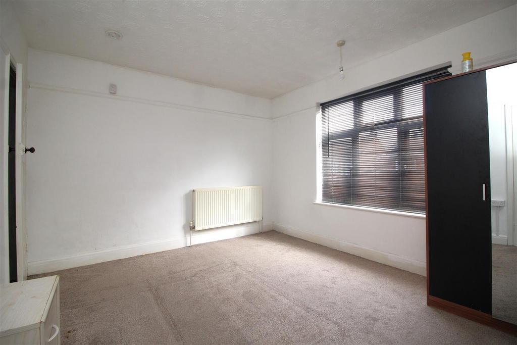 Bedroom 1 .JPG