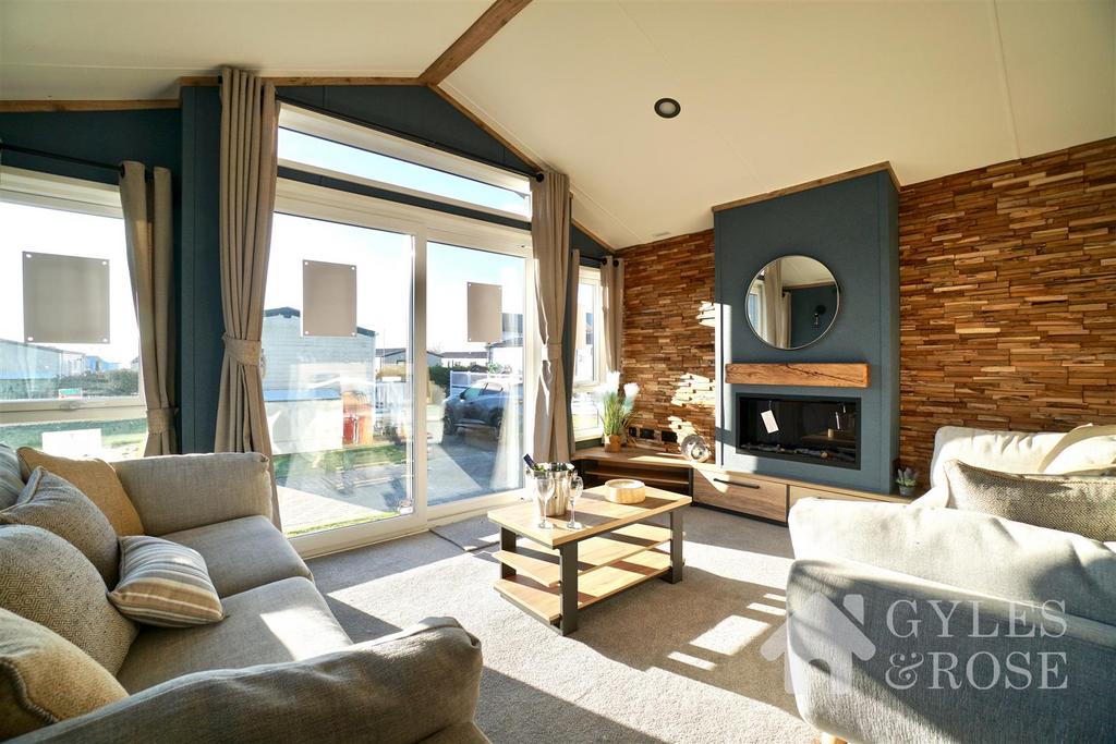 Seaview Avenue, West Mersea, Colchester 2 bed property for sale £164,995
