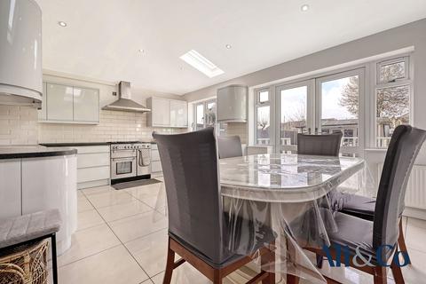 6 bedroom semi-detached house for sale, Nutberry Avenue, Grays