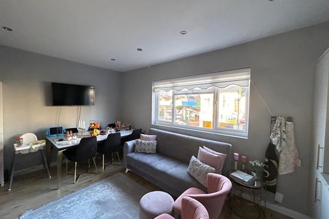 171a Chase Side, Enfield, EN2 0PT