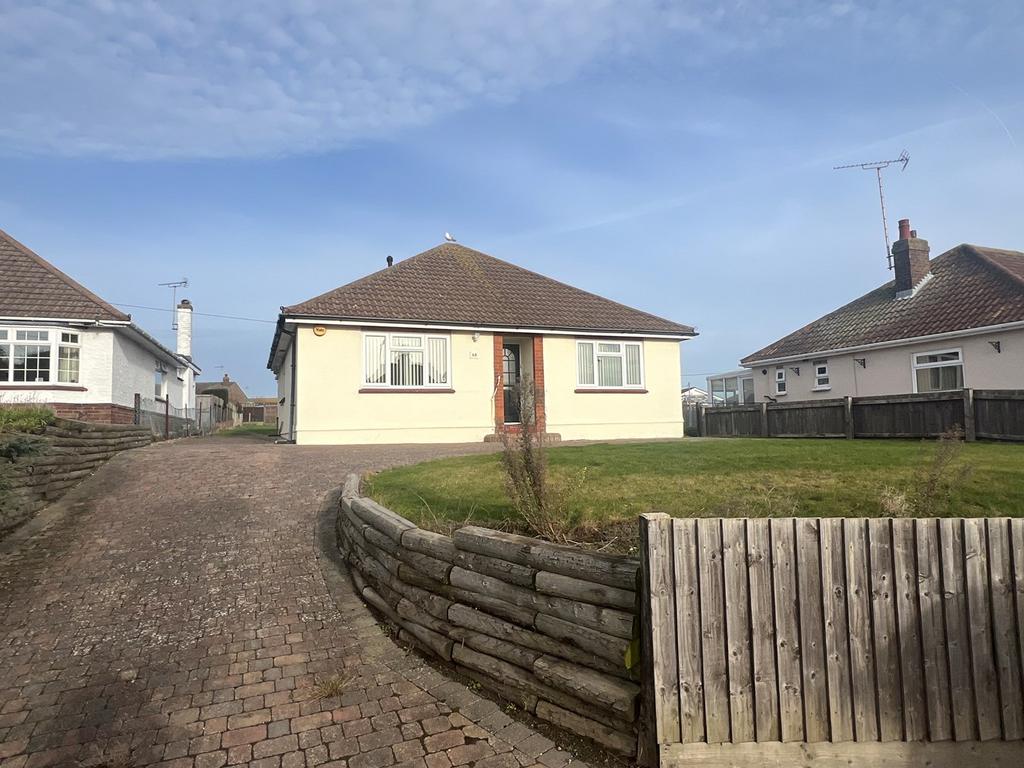 Kirby Road, Walton on the Naze, CO14 3 bed detached bungalow for sale