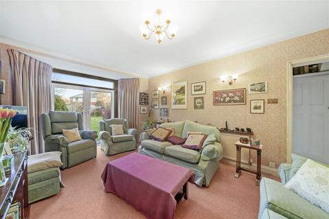2 Woodcroft, Greenford, UB6 0RJ