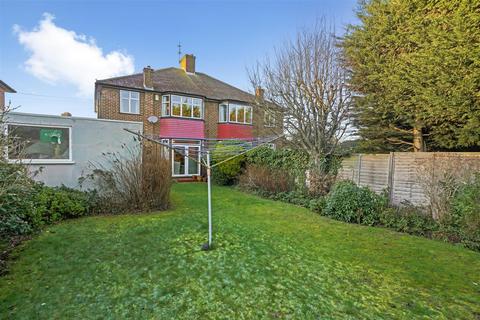 2 Woodcroft, Greenford, UB6 0RJ
