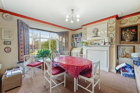 2 Woodcroft, Greenford, UB6 0RJ
