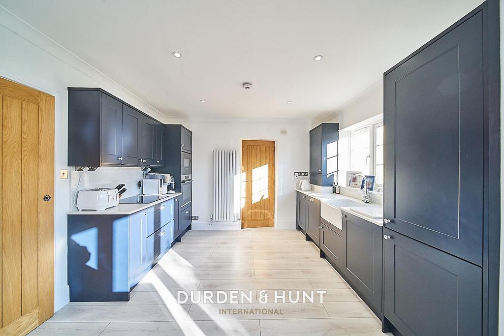 Great Lawn, Ongar, CM5 4 bed semidetached house for sale £650,000