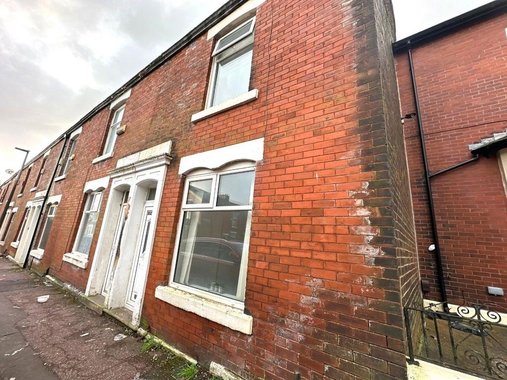 Harcourt Road, Blackburn Lancs BB2 6HB 2 bed terraced house to rent £