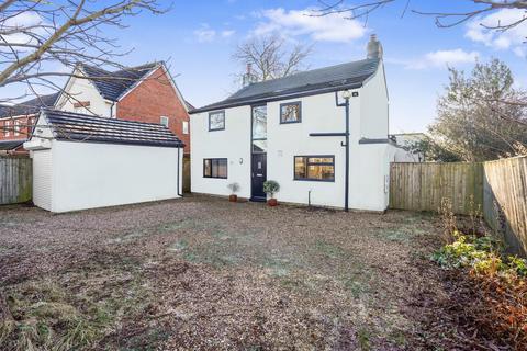 4 bedroom detached house for sale - Winn Cottage, Red Hall Lane, Leeds, West Yorkshire, LS17 8NA
